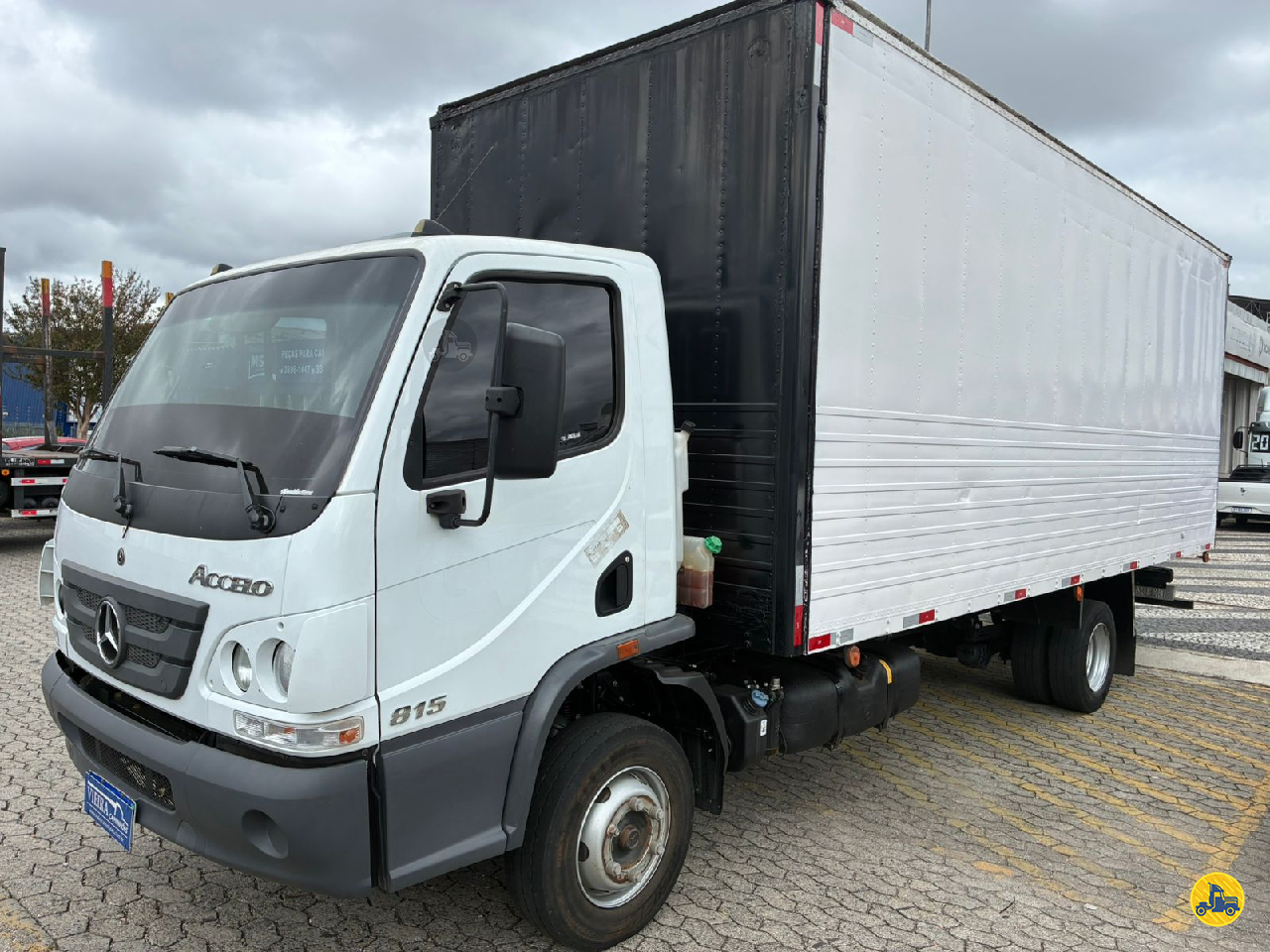 CAMINHAO MERCEDES-BENZ MB 815 Baú Furgão 3/4 4x2 Vieira Caminhões CURITIBA PARANÁ PR